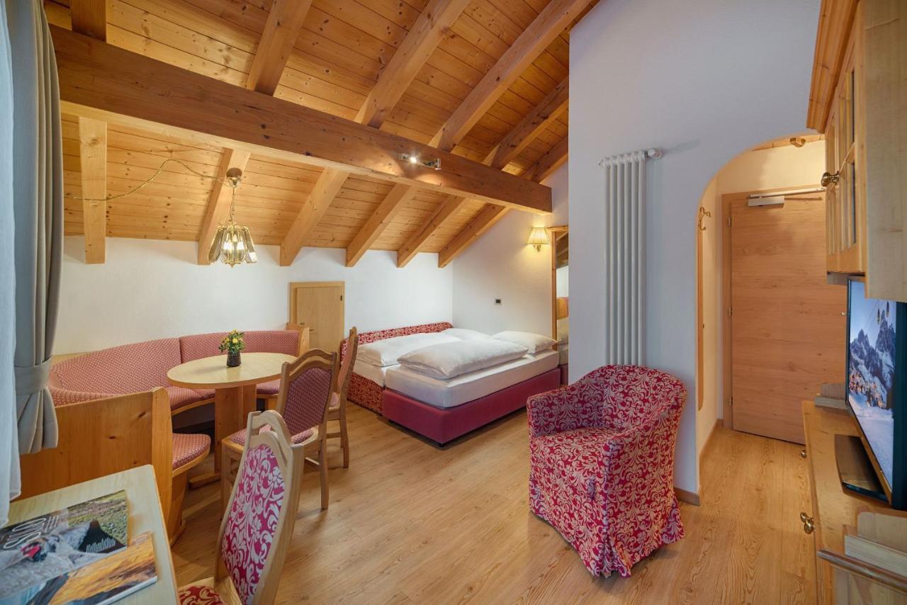 Hotel Villa Eden Corvara In Badia Exterior photo